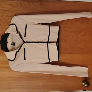 Shein. New. Women's ribbed shirt. Size Medium. Cream & black w/gold buttons.